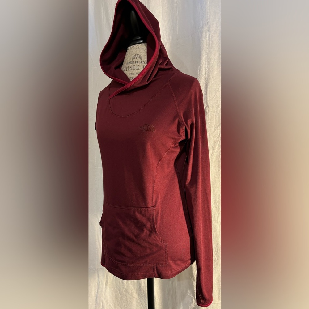 The North Face Women's Maroon Hooded Long-Sleeve Pullover - Picture 2 of 11
